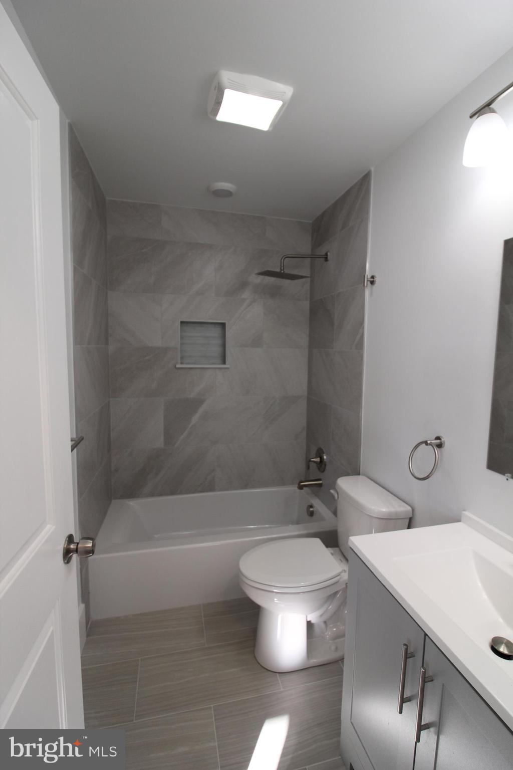 24733 Millpond Lane Georgetown, DE 19947 - Photo 33 of 59 Guest Bath