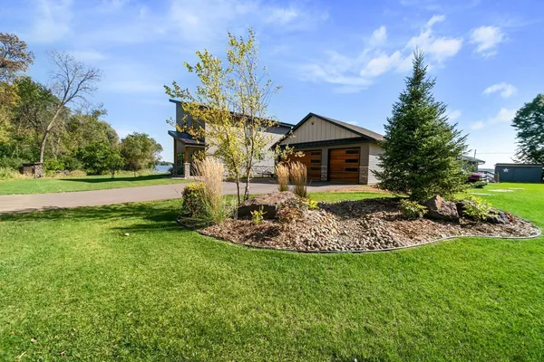 $925,000 | 51235 Amber Avenue, Stanchfield, MN 55080