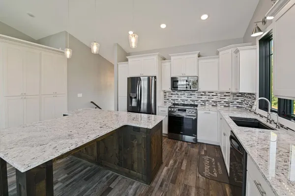 $925,000 | 51235 Amber Avenue, Stanchfield, MN 55080