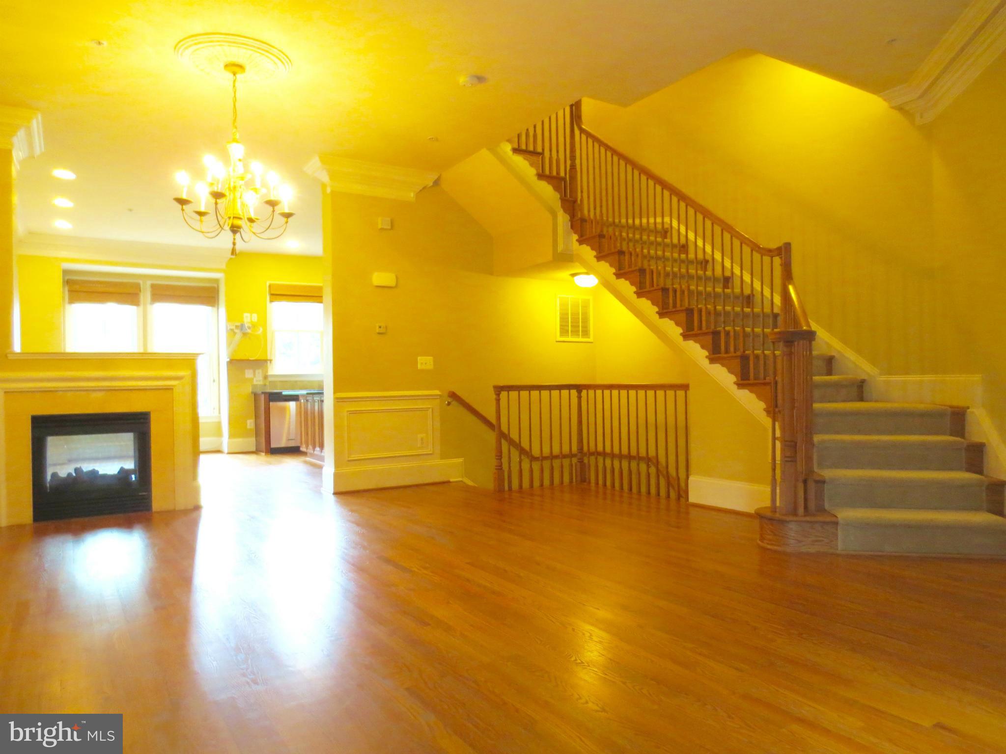 716 Carpenter Road Alexandria, VA 22314 - Photo 2 of 28 a view of a indoor basketball court