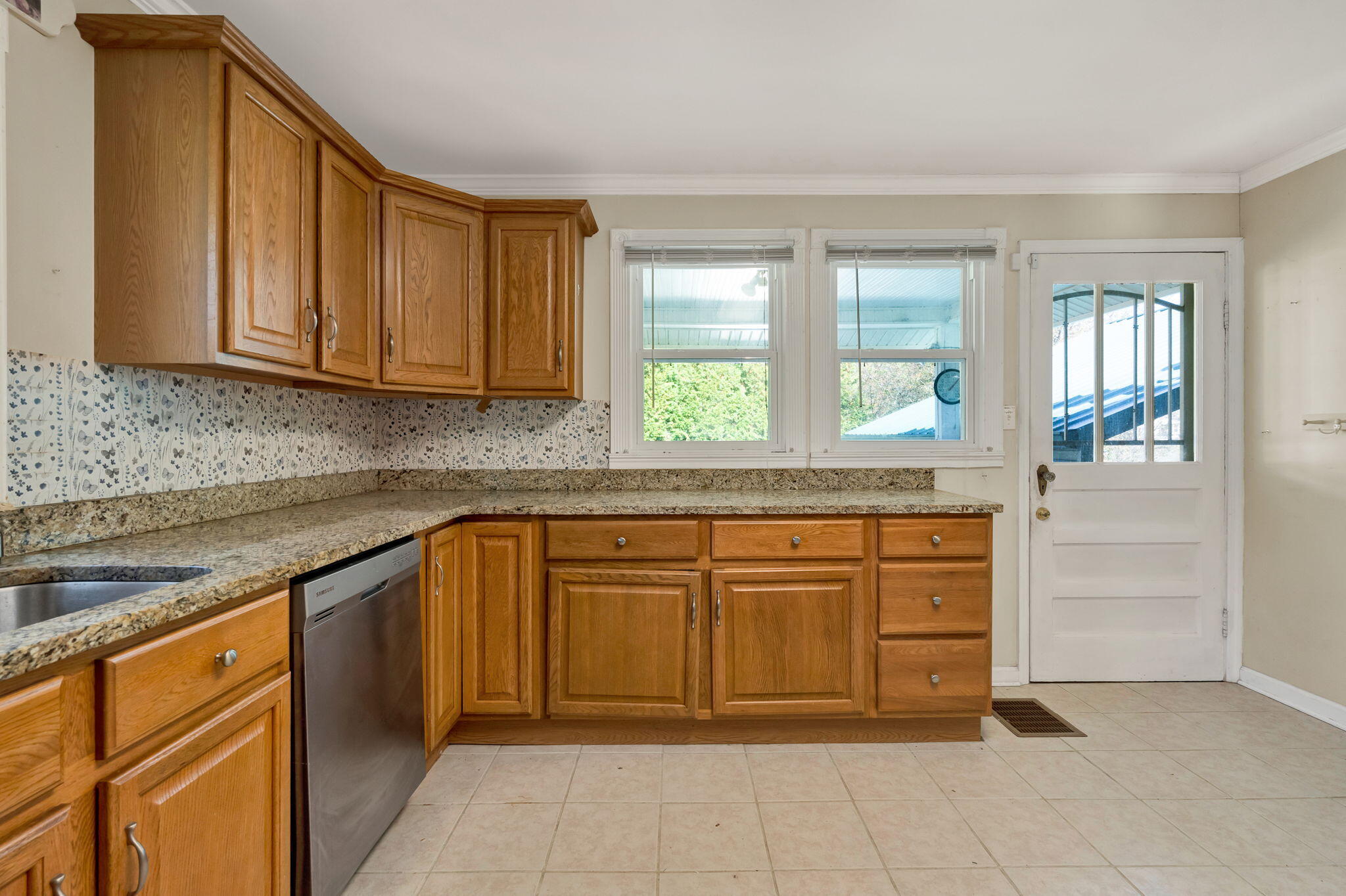 3453 Bennett Road Chattanooga, TN 37412 - Photo 3 of 45 16-web-or-mls-DSC01487