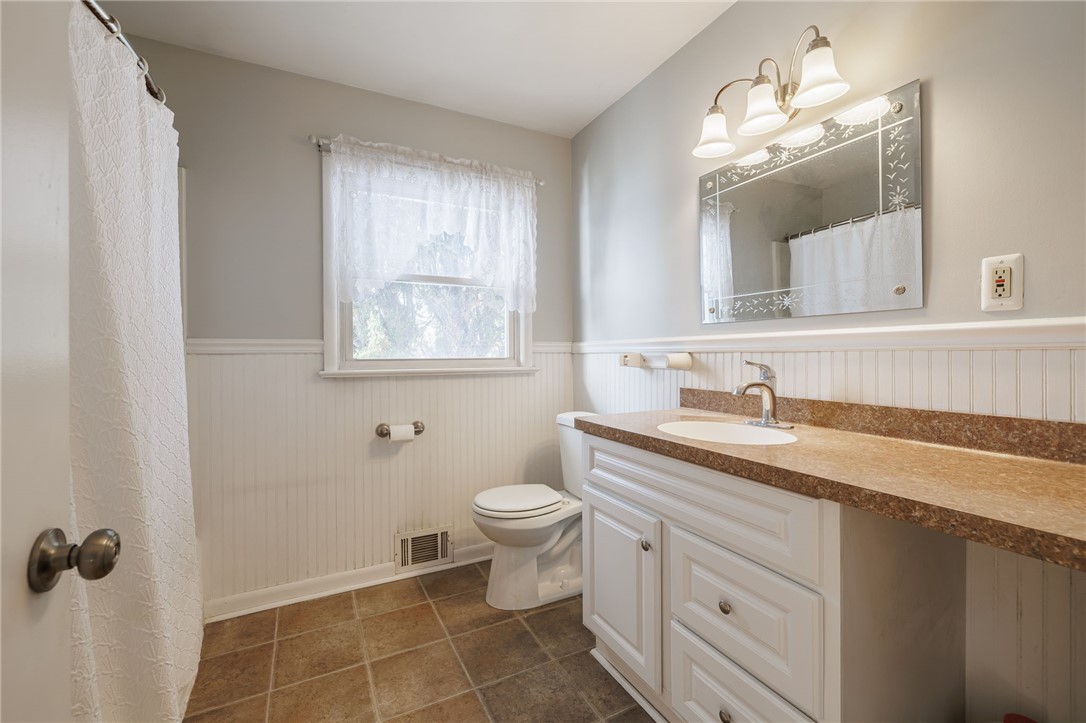 213 Governor Terrace Irondequoit, NY 14609 - Photo 15 of 29 Main Floor Full Bath
