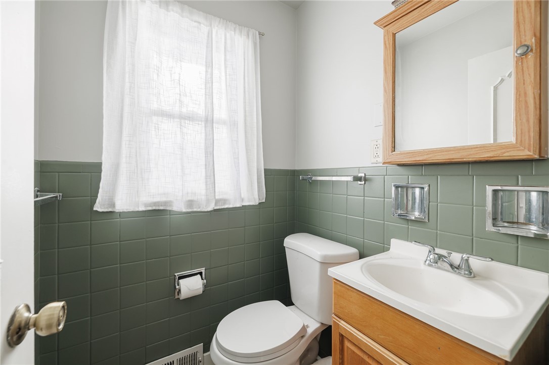 213 Governor Terrace Irondequoit, NY 14609 - Photo 16 of 29 1/2 bath on the main floor