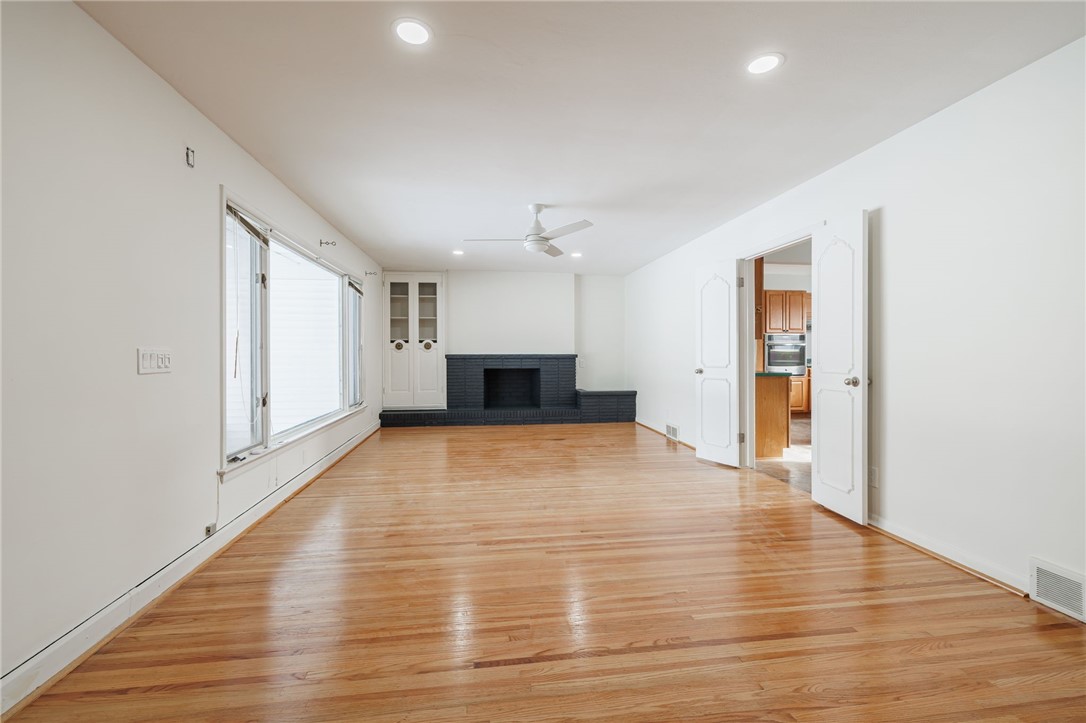 213 Governor Terrace Irondequoit, NY 14609 - Photo 3 of 29