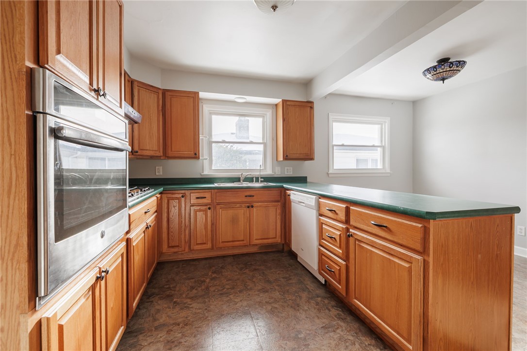 213 Governor Terrace Irondequoit, NY 14609 - Photo 10 of 29