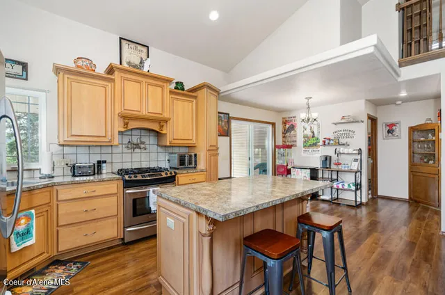 $779,999 | 608 Country Club Lane, Pinehurst, ID 83850