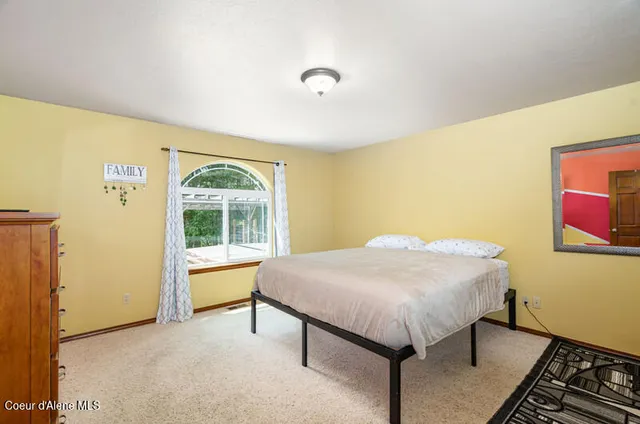 $779,999 | 608 Country Club Lane, Pinehurst, ID 83850