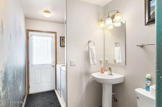 $779,999 | 608 Country Club Lane, Pinehurst, ID 83850