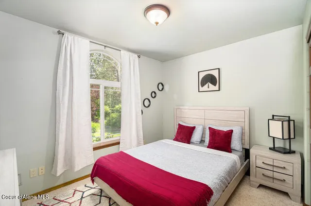 $779,999 | 608 Country Club Lane, Pinehurst, ID 83850