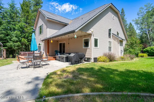 $779,999 | 608 Country Club Lane, Pinehurst, ID 83850