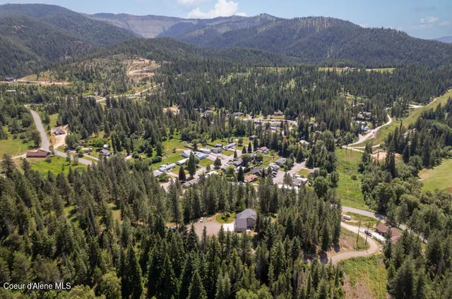 $779,999 | 608 Country Club Lane, Pinehurst, ID 83850