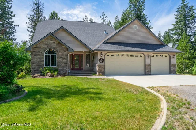 $779,999 | 608 Country Club Lane, Pinehurst, ID 83850