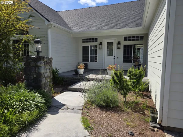$1,495,000 | 95950 North Bank Rogue River Road, Gold Beach, OR 97444