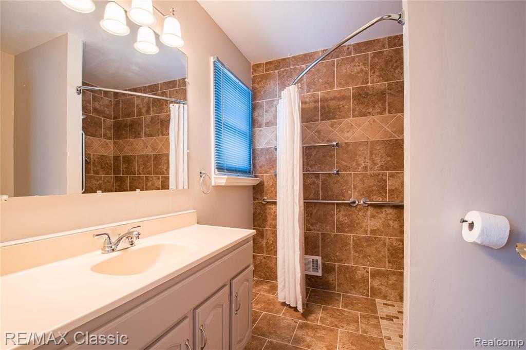 22734 Chestnut Tree Novi, MI 48375 - Photo 18 of 30