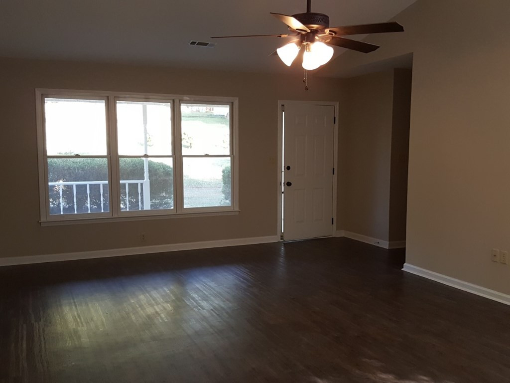 409 Pascal Drive Greenwood, SC 29649 - Photo 3 of 20