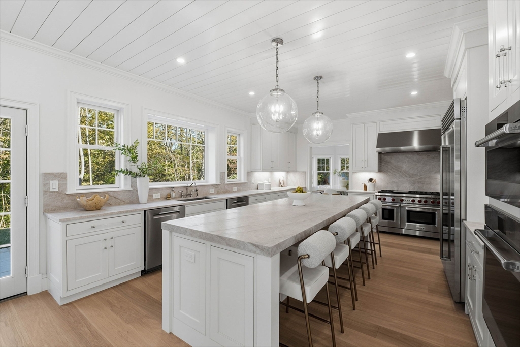 2 Beacon Hill Road Marblehead, MA 01945 - Photo 13 of 39