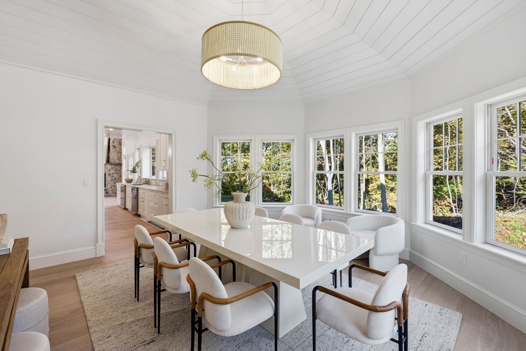 2 Beacon Hill Road Marblehead, MA 01945 - Photo 18 of 39