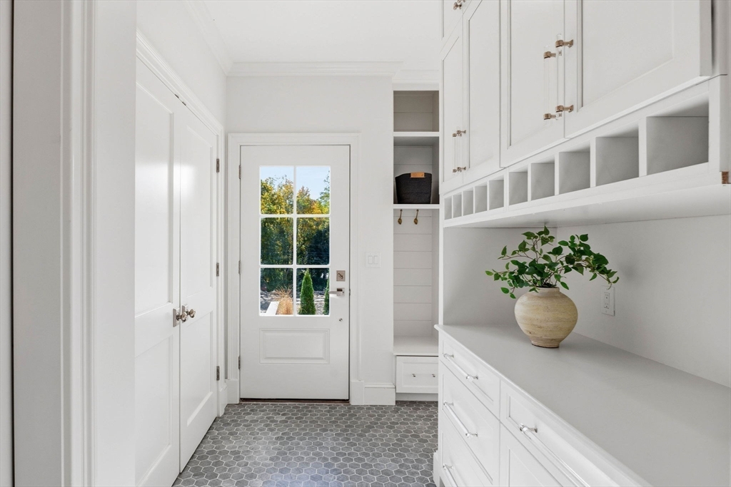 2 Beacon Hill Road Marblehead, MA 01945 - Photo 19 of 39