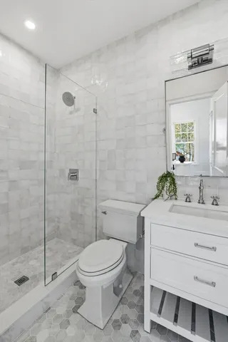 $3,299,000 | 2 Beacon Hill Road, Marblehead, MA 01945