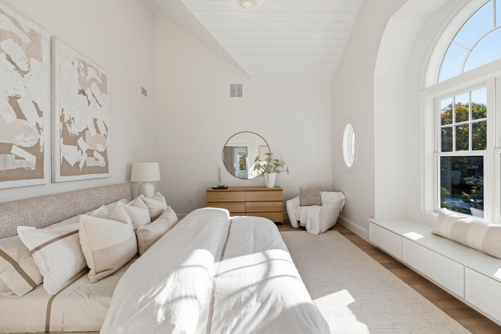 2 Beacon Hill Road Marblehead, MA 01945 - Photo 25 of 39