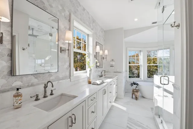 $3,299,000 | 2 Beacon Hill Road, Marblehead, MA 01945