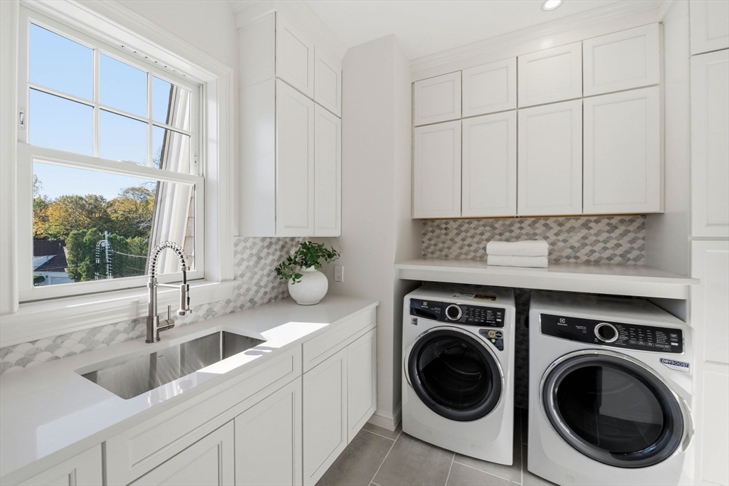 2 Beacon Hill Road Marblehead, MA 01945 - Photo 33 of 39