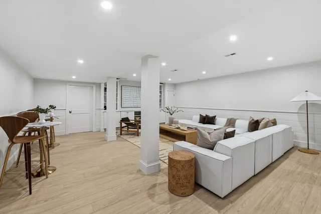 $3,299,000 | 2 Beacon Hill Road, Marblehead, MA 01945