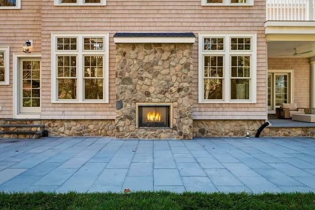 $3,299,000 | 2 Beacon Hill Road, Marblehead, MA 01945