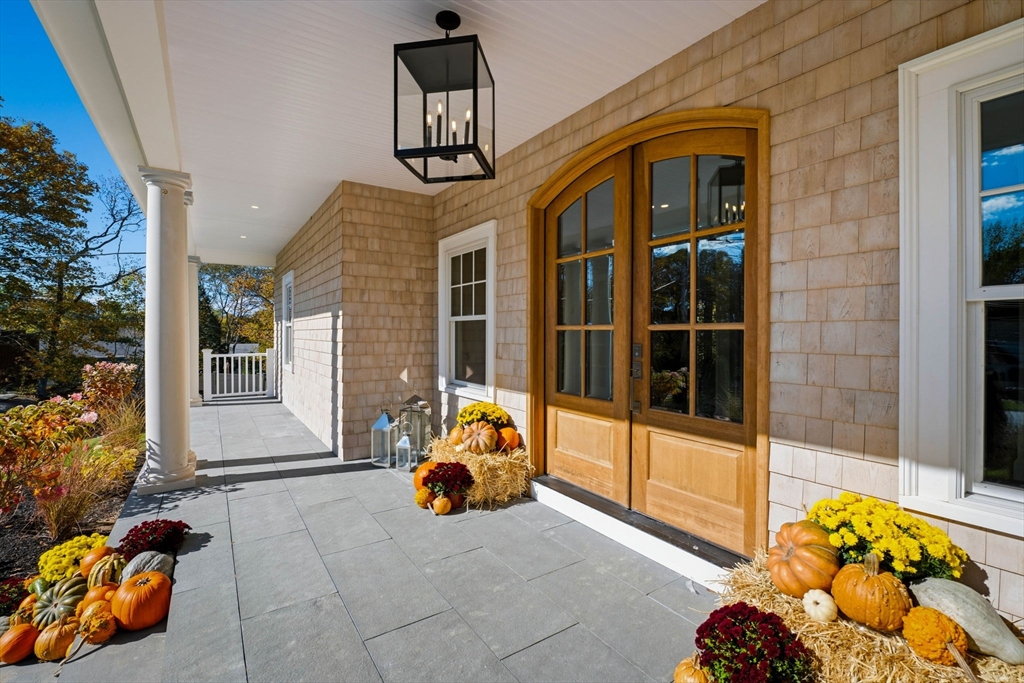 2 Beacon Hill Road Marblehead, MA 01945 - Photo 5 of 39