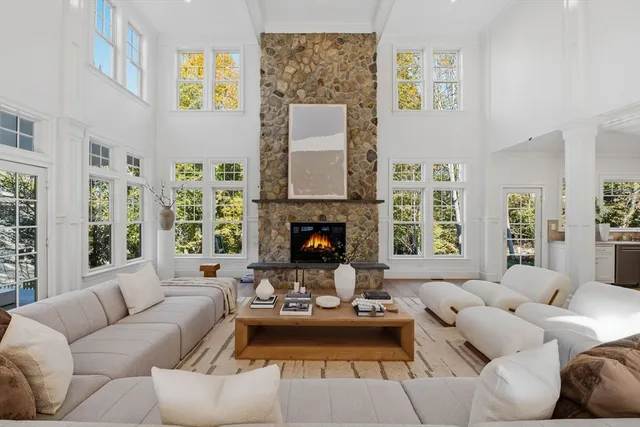 $3,299,000 | 2 Beacon Hill Road, Marblehead, MA 01945