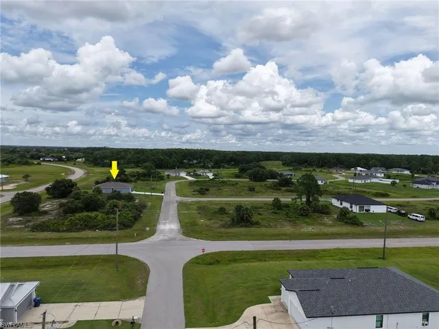 a view of a garden with lawn chairs