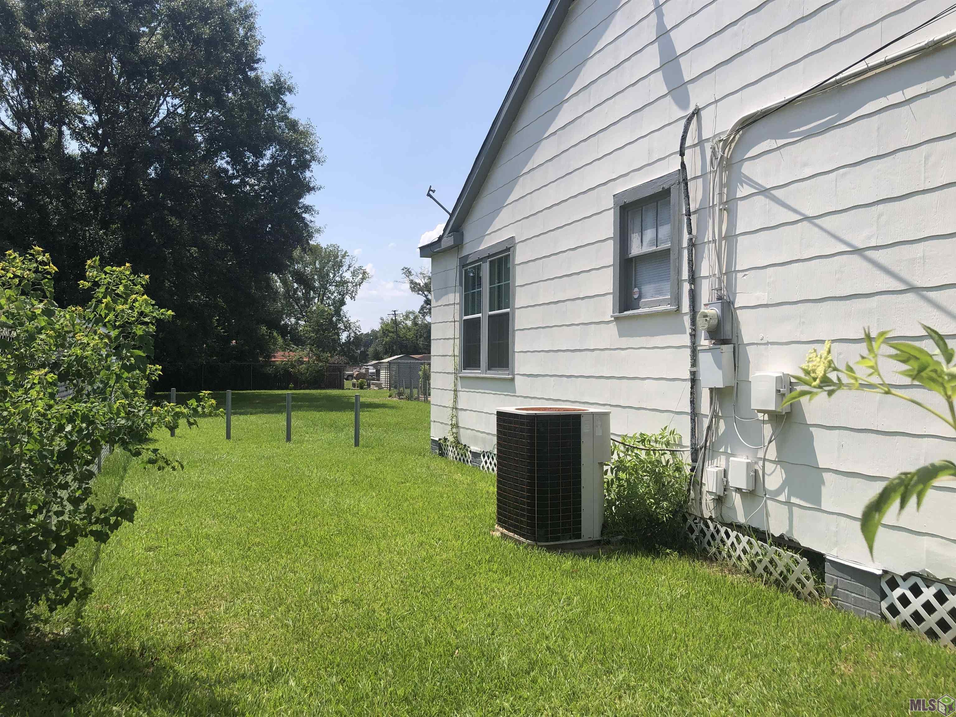 5965 Denham Street Baton Rouge, LA 70805 - Photo 14 of 19 Left Side Yard View