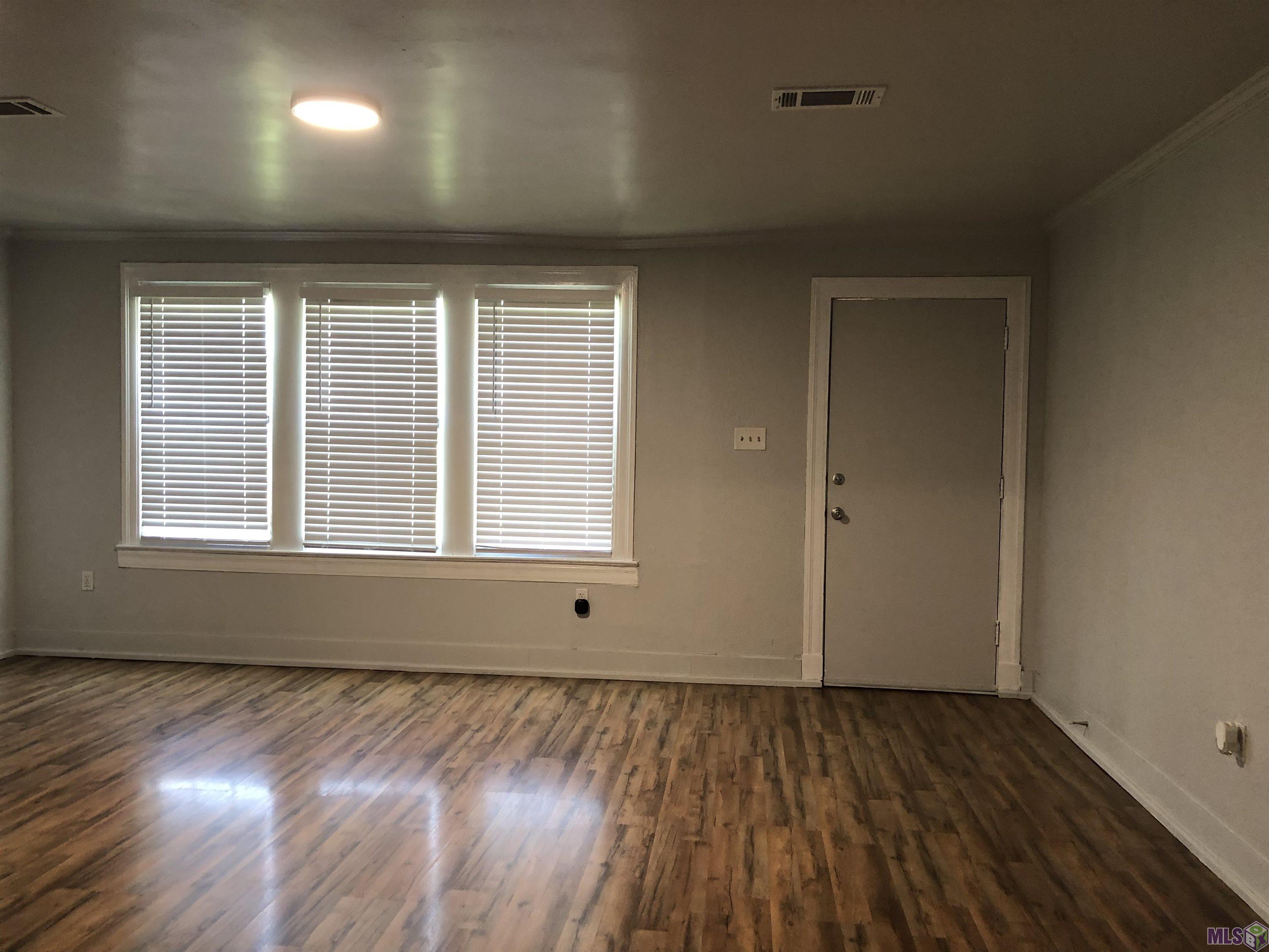 5965 Denham Street Baton Rouge, LA 70805 - Photo 3 of 19 Living Room