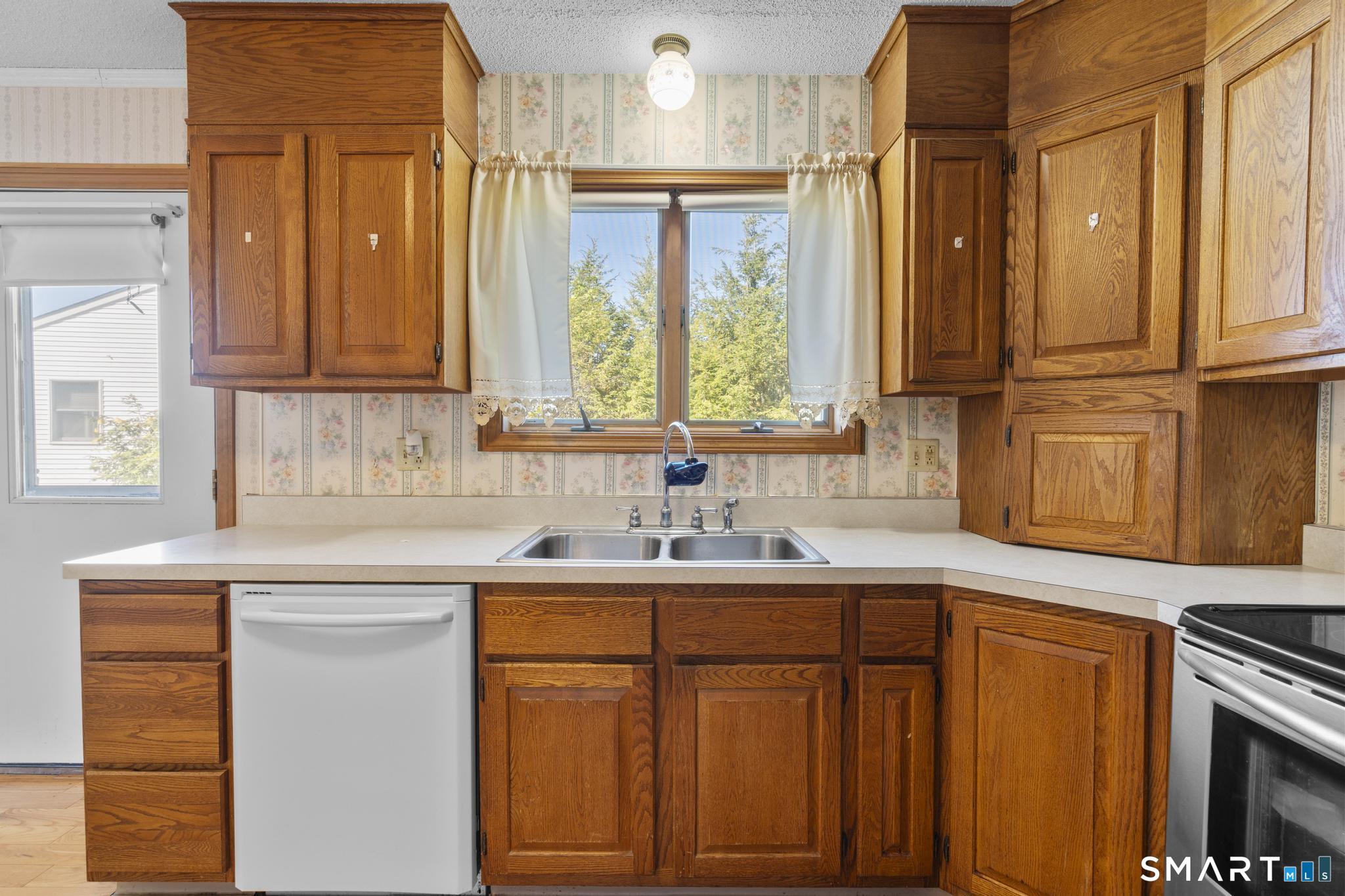 75 Allston Road Newington, CT 06111 - Photo 15 of 33 Gallery Image 15