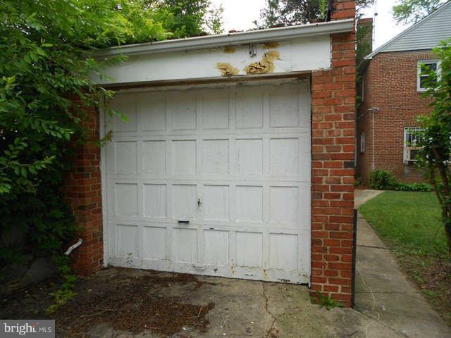 3520 Ellamont Road Baltimore, MD 21215 - Photo 13 of 13 Garage