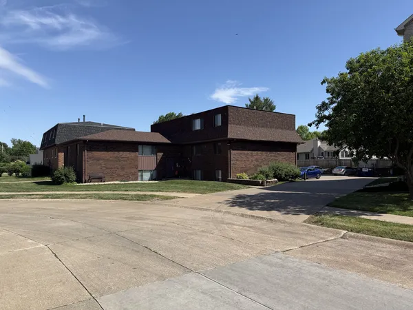 $1,050 | 3405 Holiday Court, Unit 4, Bettendorf, IA 52722