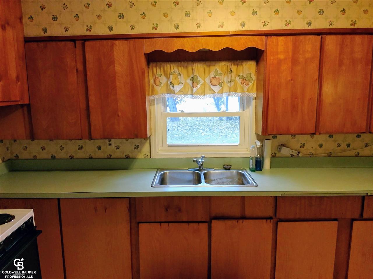 8761 Kilgore Road Avoca, MI 48006 - Photo 2 of 34 This is a view of the kitchen.