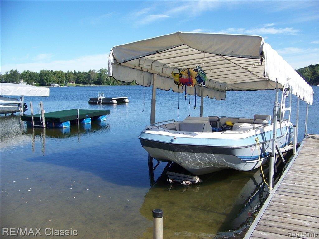 11114 Fernitz Road Byron, MI 48418 - Photo 5 of 17 Boat Dock w/ Lift-Clean Lake!