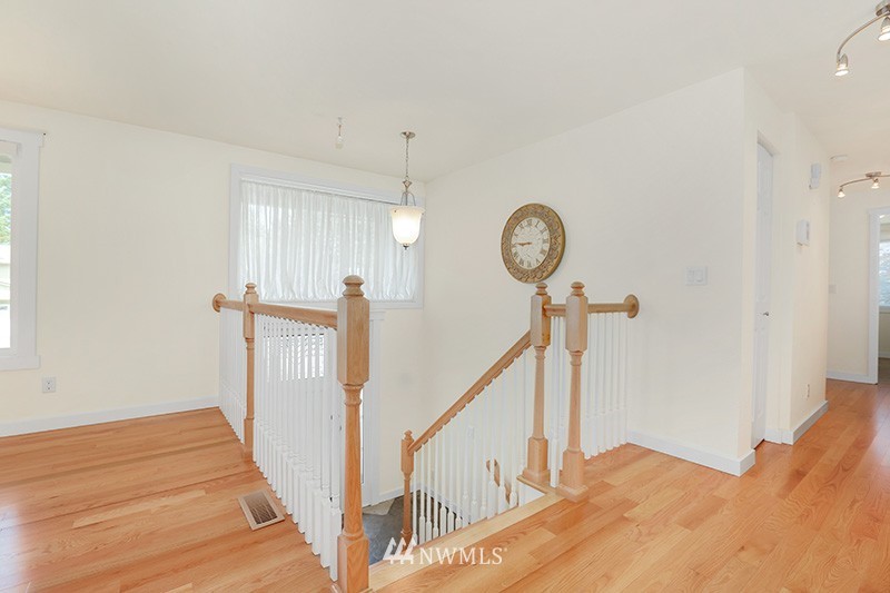 4119 Northeast 24th Street Renton, WA 98059 - Photo 3 of 25 Gallery Image 3