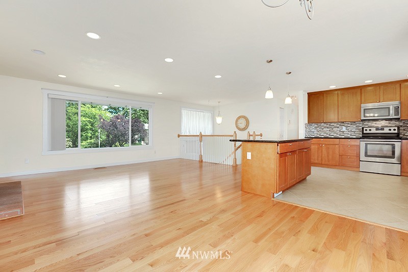 4119 Northeast 24th Street Renton, WA 98059 - Photo 5 of 25 Gallery Image 5