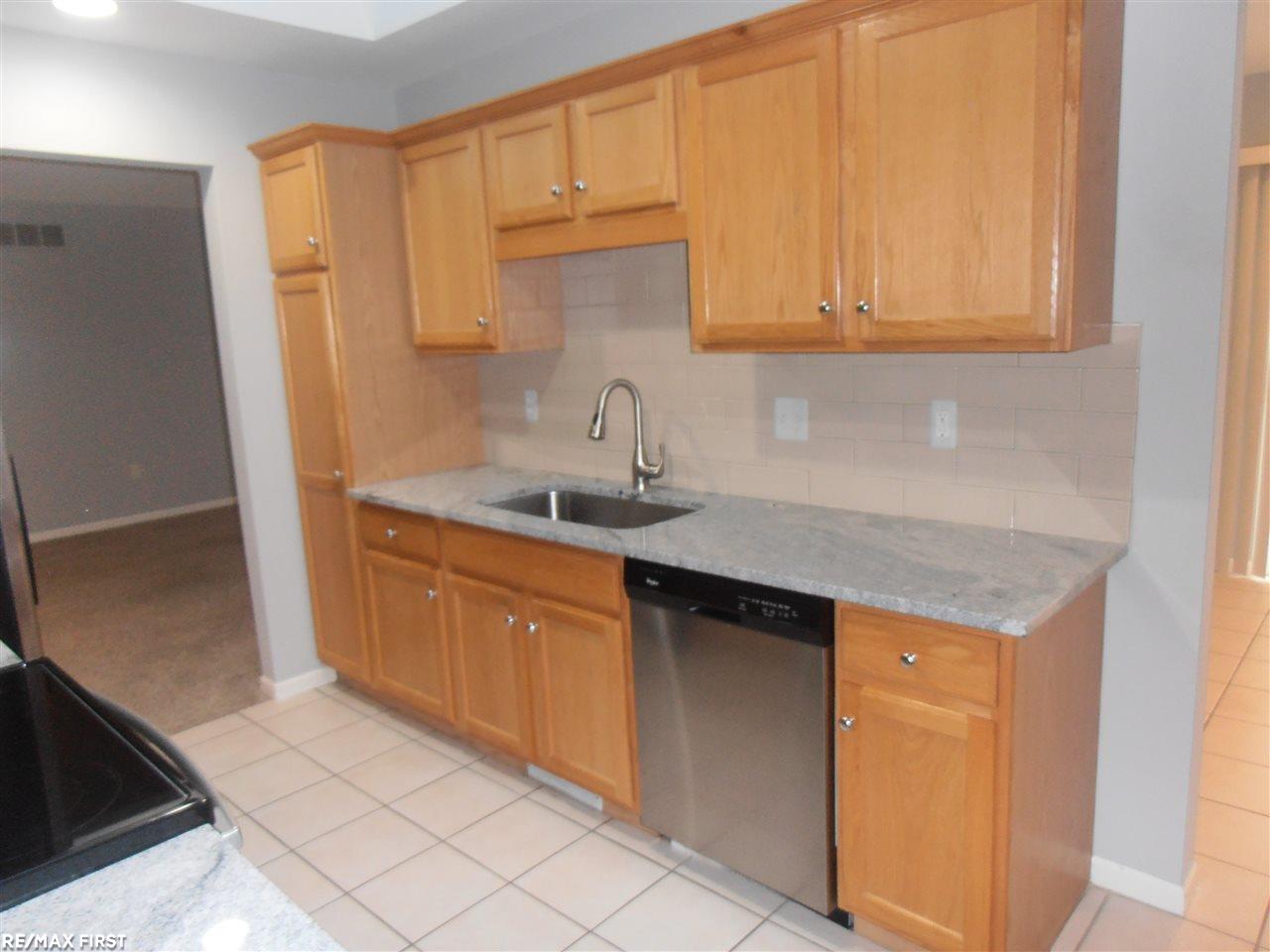 50163 Decook Court, Unit 113 Macomb, MI 48044 - Photo 9 of 23