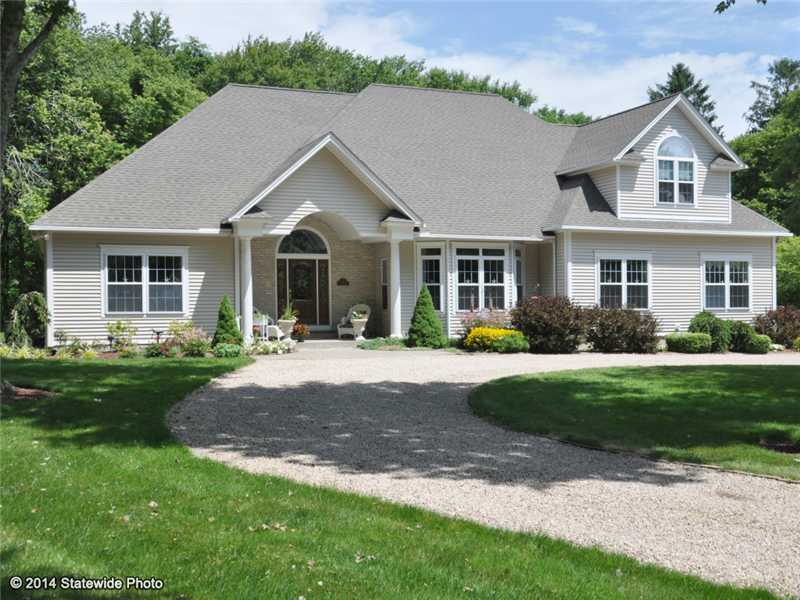149 South Pier Road Narragansett, RI 02882 - Photo 1 of 25 Exterior Front.