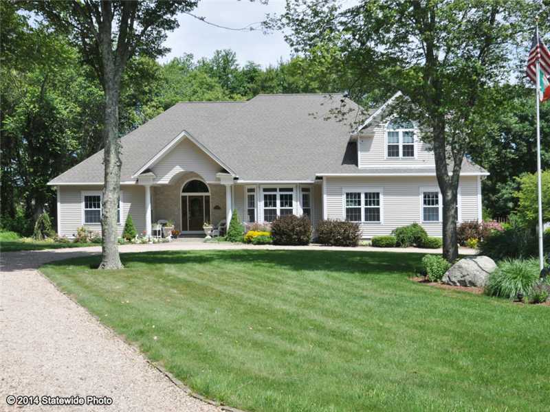 149 South Pier Road Narragansett, RI 02882 - Photo 12 of 25 Yard/Garden.