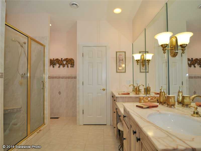 149 South Pier Road Narragansett, RI 02882 - Photo 19 of 25 Master Bath/Spa.