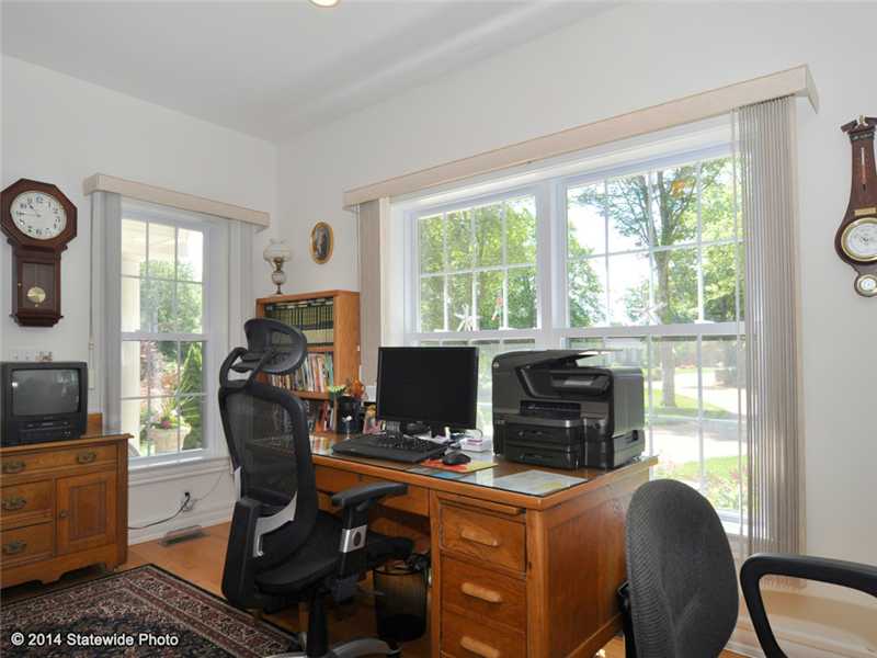 149 South Pier Road Narragansett, RI 02882 - Photo 21 of 25 Studio/Study/Office.