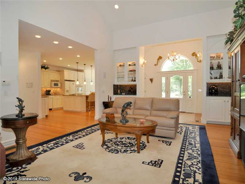 149 South Pier Road Narragansett, RI 02882 - Photo 3 of 25 Living Room.
