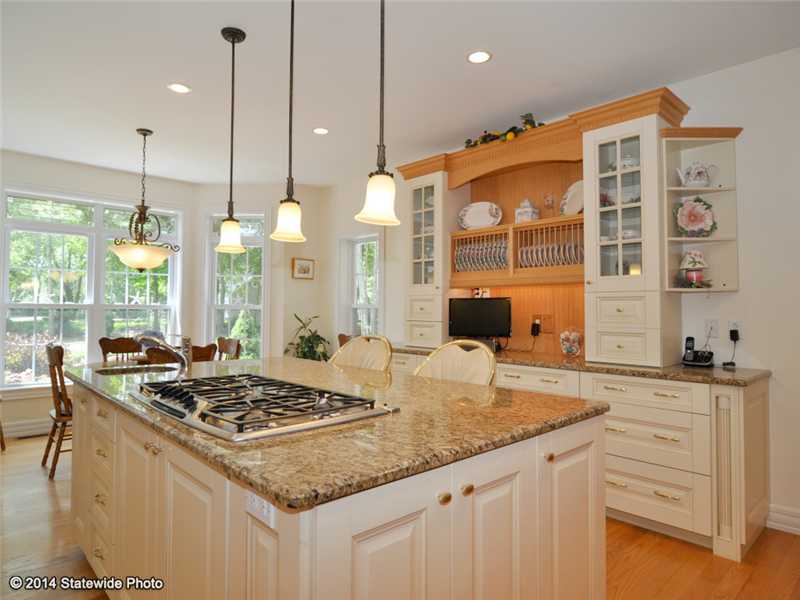 149 South Pier Road Narragansett, RI 02882 - Photo 6 of 25 Kitchen.
