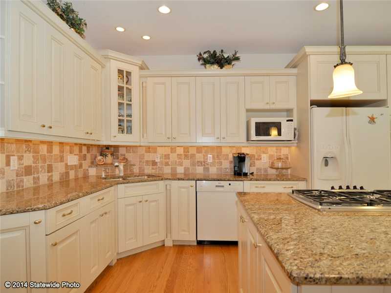149 South Pier Road Narragansett, RI 02882 - Photo 8 of 25 Kitchen.