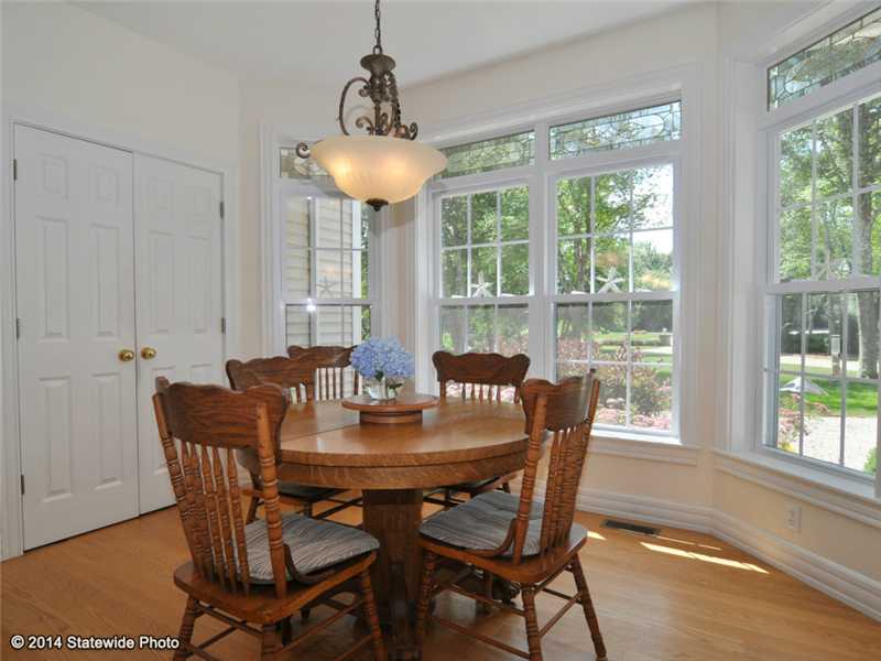 149 South Pier Road Narragansett, RI 02882 - Photo 9 of 25 Dining Area.
