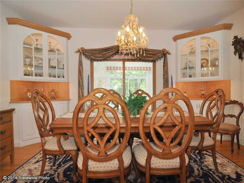 149 South Pier Road Narragansett, RI 02882 - Photo 10 of 25 Dining Room.